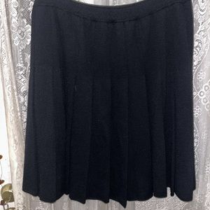 ST JOHN-(AS/IS)-VINTAGE BLACK SANTANA KNIT PLEATED SKIRT